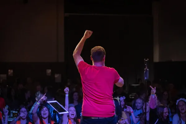 Das Publikum singt mit — Schabau live